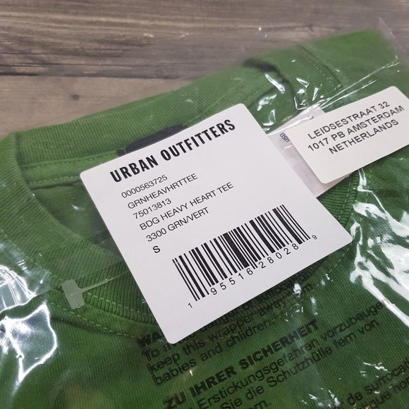 Urban Outfitters Mens  Peace Tee T Shirt Small Green Back Print Heavy Heart BNWT - Picture 10 of 11